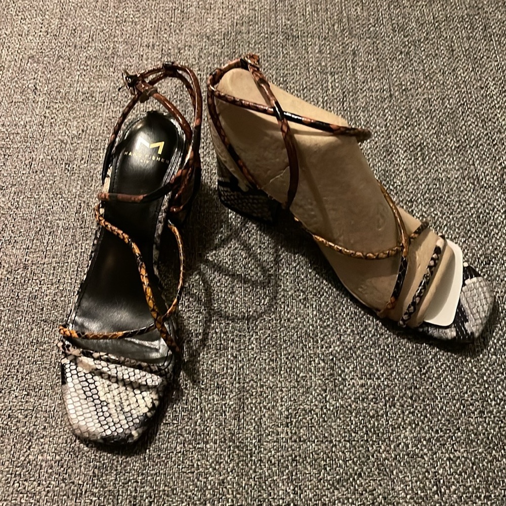 Brand New Marc Fisher Nakitia Block Heel Strappy
Sandal Size 7.5 Black/Tan